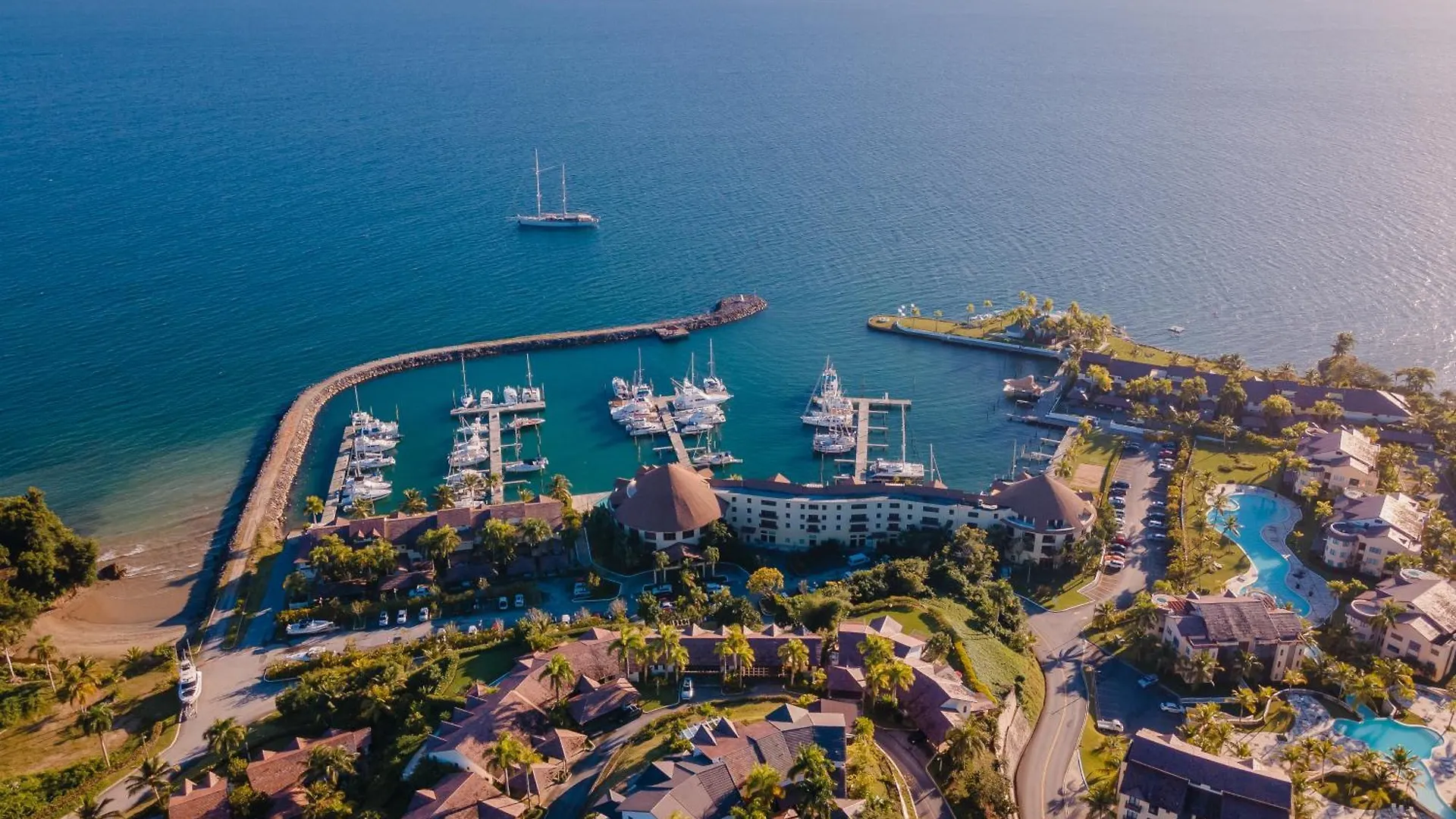 The Bannister Hotel & Yacht Club By Mint location
