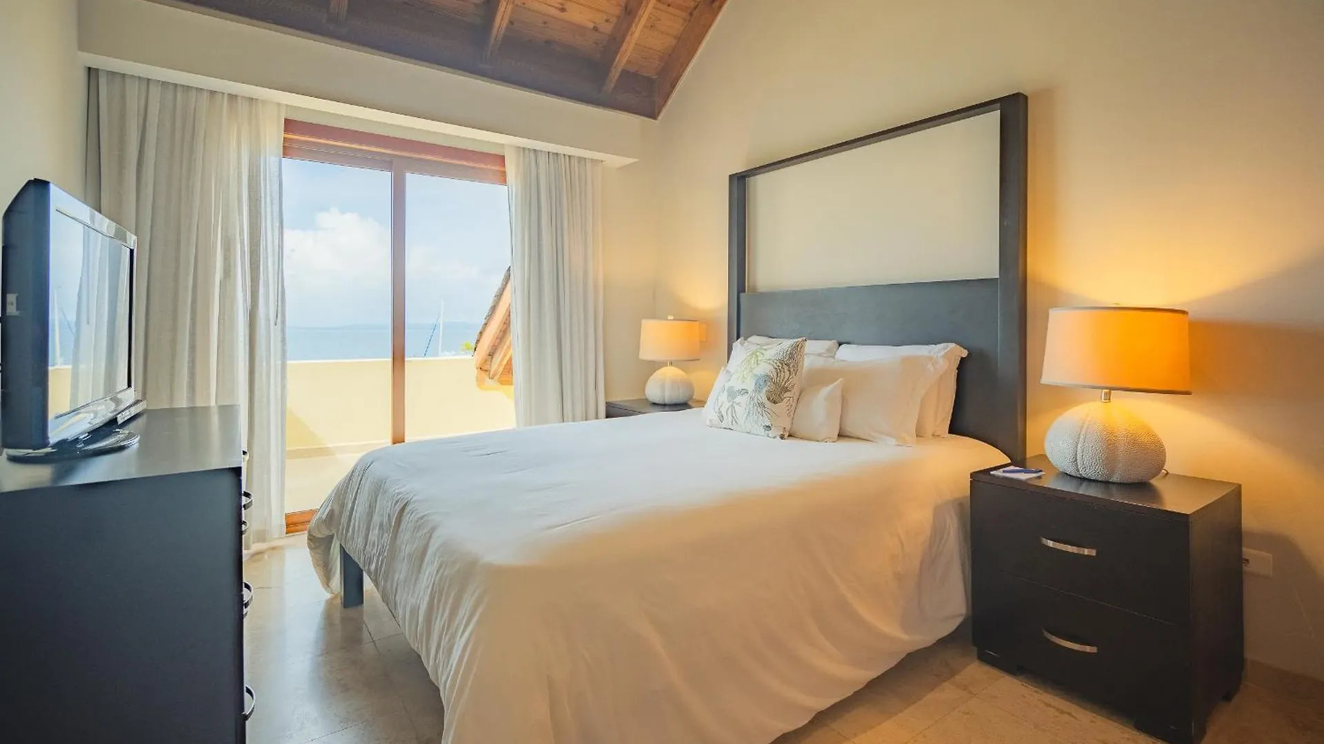 The Bannister Hotel & Yacht Club By Mint Samana